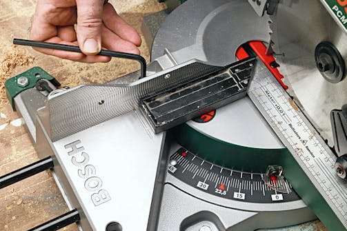 Kap geringssav: Justér saven Kap geringssav: Justér saven